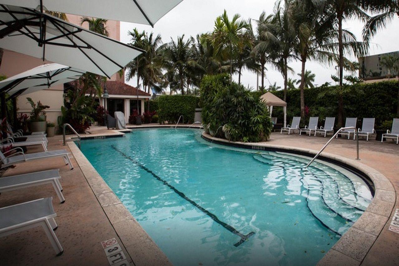 Hotel Renaissance Lauderdale Cruise Port 4*